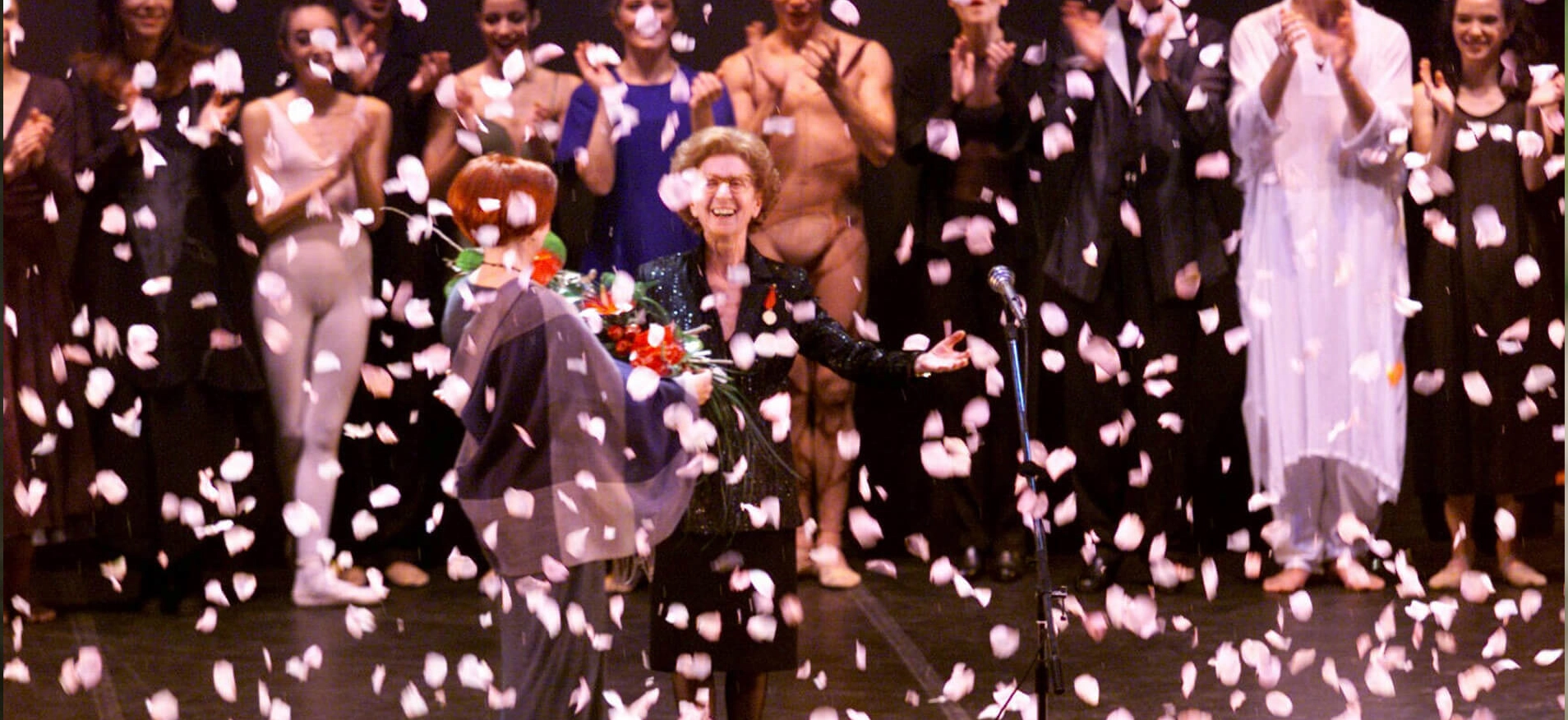 HOMENAJE A MARÍA DE
                  ÁVILA (1920-2014)